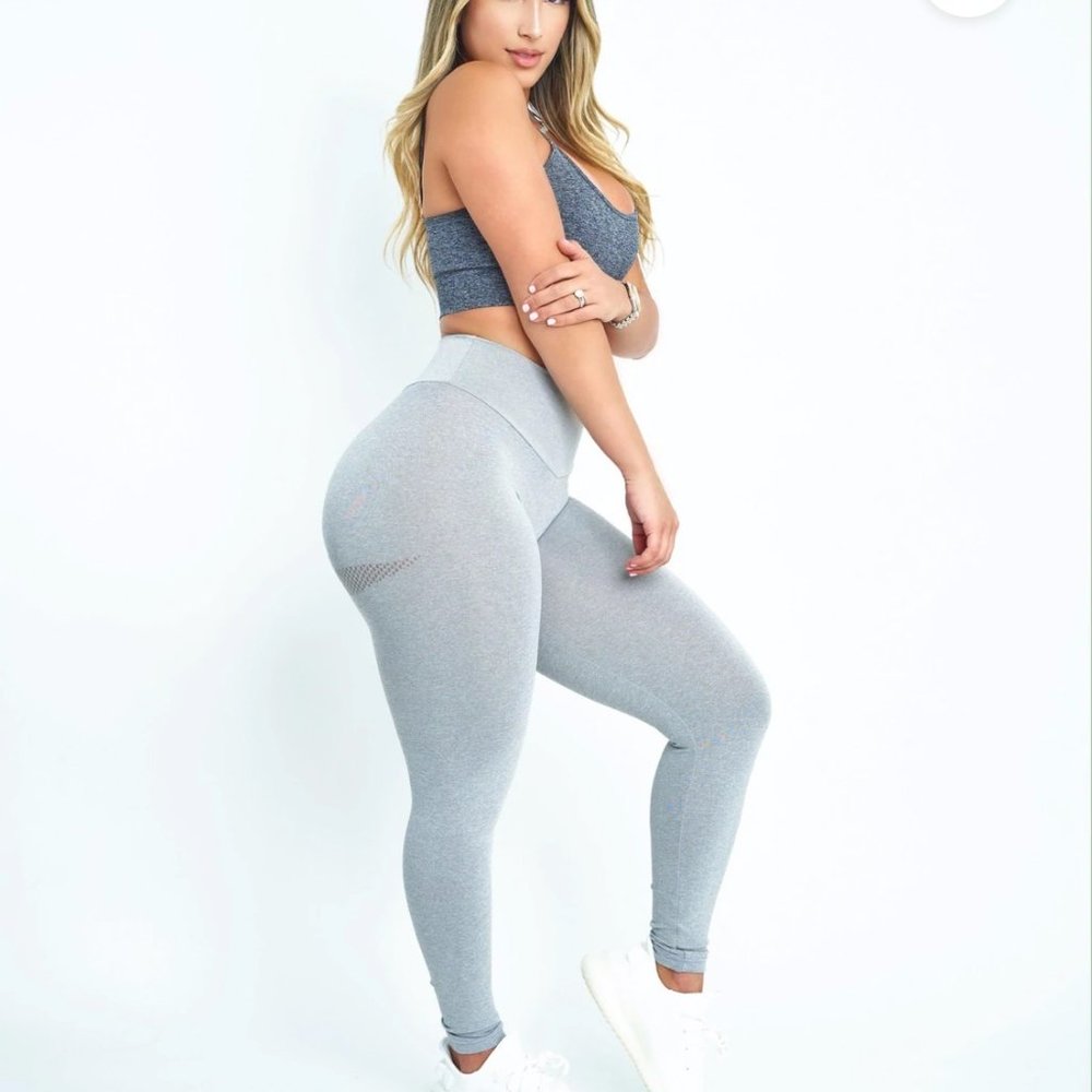 PCHEEBUM Light Grey Scrunch Butt Leggings